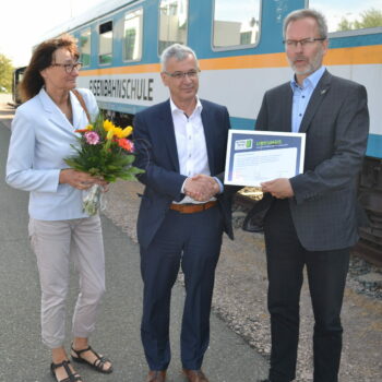 20220511 Uebergabe Urkunde Schau rein 25