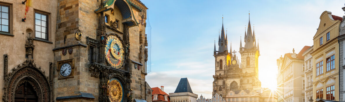 Adobe Stock 297127403 Prag Kirche Uhr moofushi