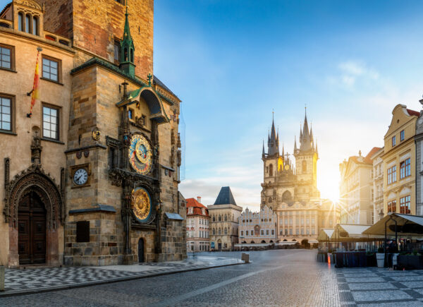 Adobe Stock 297127403 Prag Kirche Uhr moofushi