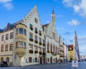 Fussgaengerzone in Landshut Rathaus Adobe Stock 189895002 oxie99