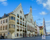 Fussgaengerzone in Landshut Rathaus Adobe Stock 189895002 oxie99