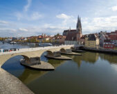 6 Steinerne Bruecke Dom Daecherblic Vogelperspektive c Bilddokumentation Stadt Regensburg