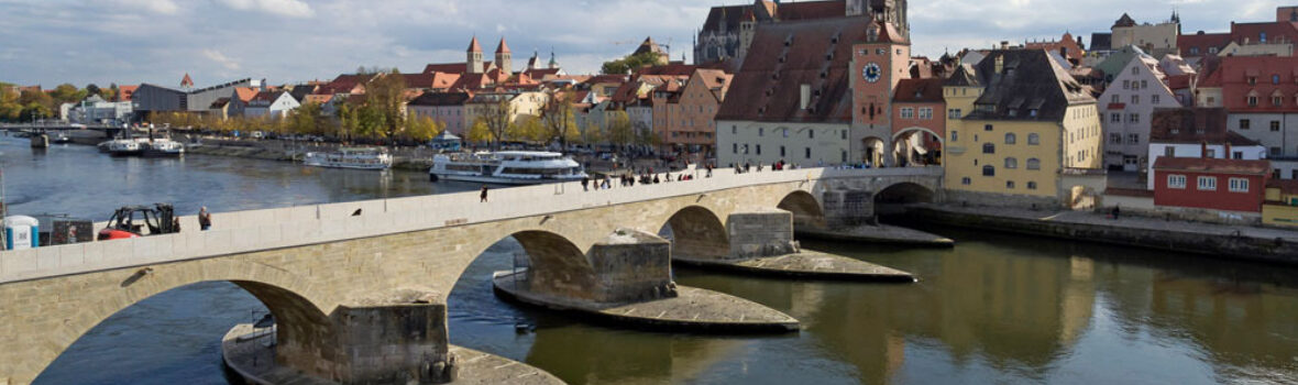 6 Steinerne Bruecke Dom Daecherblic Vogelperspektive c Bilddokumentation Stadt Regensburg 4 Regensburg Tourismus Gmb H