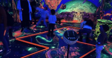 Schwarzlicht Minigolf Neufahrn