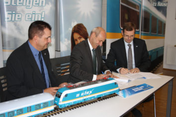 Bayerische Eisenbahngesellschaft und Länderbahn unterzeichnen Verträge für IR 25 Übergang