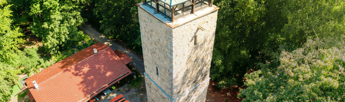 Vierlingsturm und Strobelhuette auf dem Fischerberg Tourist Information Stadt Weiden i d O Pf