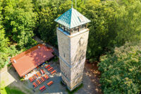 Vierlingsturm und Strobelhuette auf dem Fischerberg Tourist Information Stadt Weiden i d O Pf Matthias Kunz