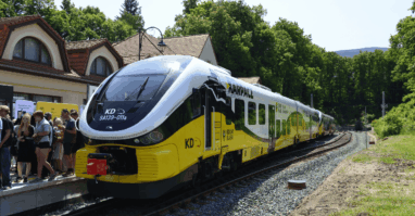 Wiedereröffnung Karpacz - 15.06.2025 Blick auf einen Triebwagen der KD am Bahnhof