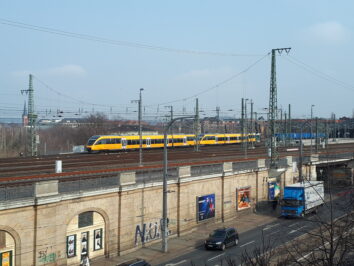 Pociągi specjalne trilex przewiozły z Görlitz do Lipska ponad 3.700 uchodźców
