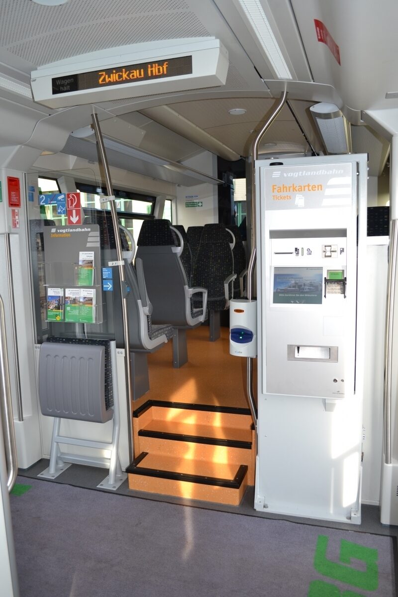 Fahrschein-Automat in der Vogtlandbahn