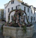 Osterkrone auf dem Röhrenbrunnen in Greiz