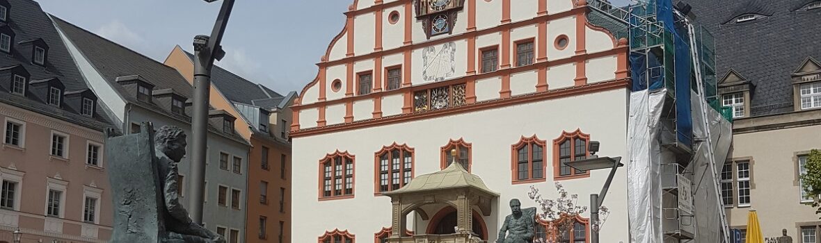 Plauen Rathaus mit Brunnen KS min