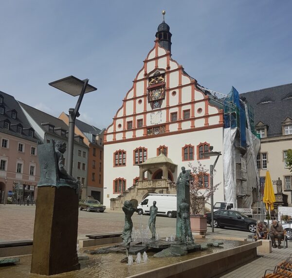Plauen Rathaus mit Brunnen KS min