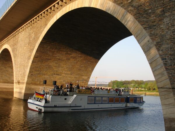 Schiff auf der Talsperre Pöhl