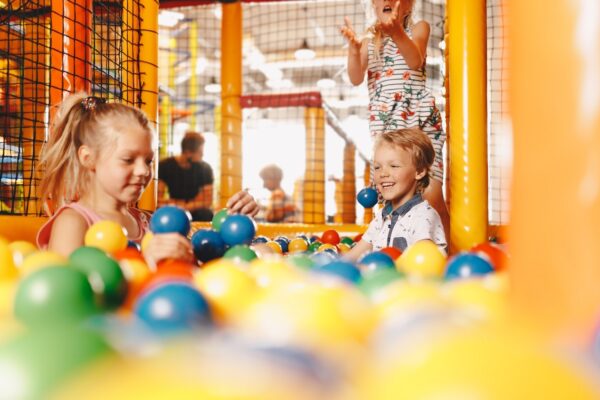 Adobe Stock 455941793 Indoorspielplatzmatimix min