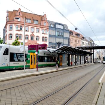 Die RB1 und RB2 fahren wieder uneingeschränkt bis ins Zwickauer Zentrum und verdoppeln damit die bislang stündlichen Direktverbindungen in die Innenstadt.