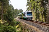 Ein Regio-Shuttle der Vogtlandbahn auf der Strecke.