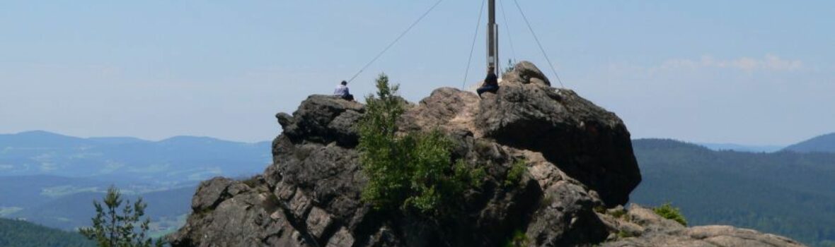 Bodenmais Silberberg Sehenswuerdigkeiten Niederbayern Gipfelkreuz