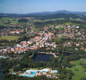 Eine Luftaufnahme von der Stadt Grafenau