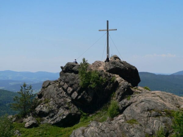 Bodenmais Silberberg Sehenswuerdigkeiten Niederbayern Gipfelkreuz