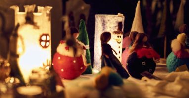 Bodenmaiser Christkindlmarkt Selbst gebastelte Sachen sind zu sehen, wie zum Beispiel ein Teelicht wo das Glas bemalt ist oder verschiedene Figuren