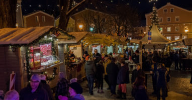 Grafenauer Weihnachtsmarkt Weihnachtasmarkt in Grafenau mit verschiedenen Hütten