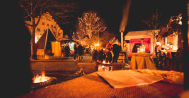 Weihnachtsmarkt am Stadtplatz in Viechtach