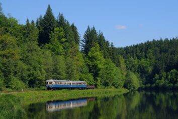 Die Wanderbahn fährt durch Bayerisch Kananda