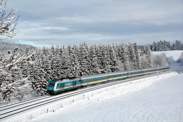 alex Zug aif der STrecke im Winter unterwegs