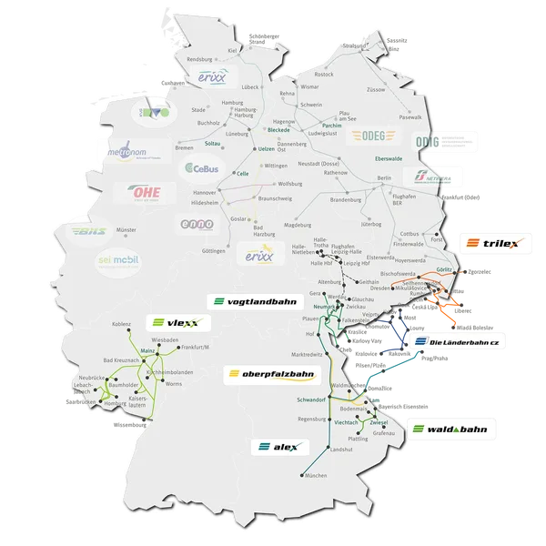 Mapa Německa s barevnými liniemi železničních spojů. Jsou označeny všechny dopravní společnosti, které patří do skupiny NETINERA.