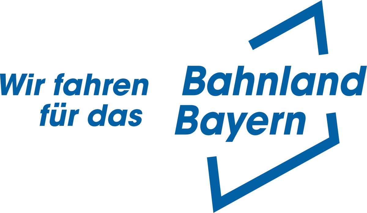 Blaues Logo mit dem Text ‚Wir fahren für das Bahnland Bayern‘ und stilisiertem Rahmen in Form eines Winkels.