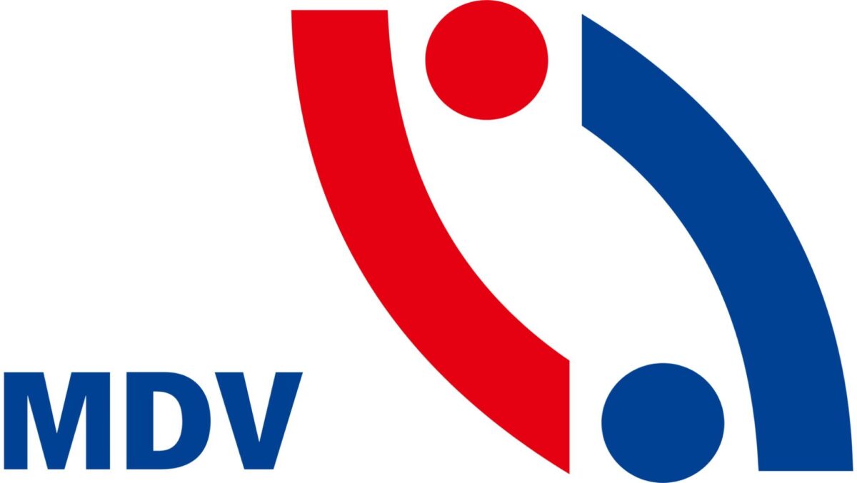 Auf dem Bild sieht man das blau-rote Logo des MDV.