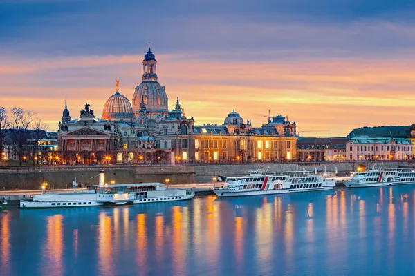 Bei Sonnenuntergang Blick auf die Altstadt der Stadt Dresden