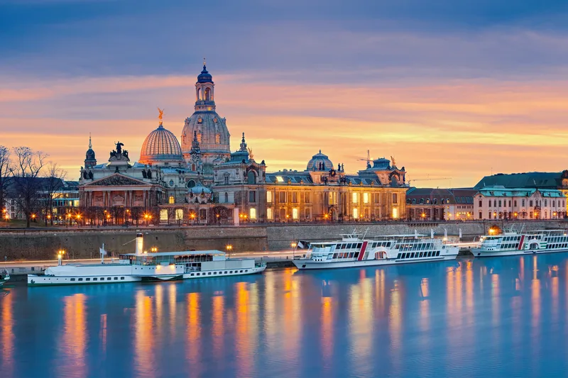 Bei Sonnenuntergang Blick auf die Altstadt der Stadt Dresden
