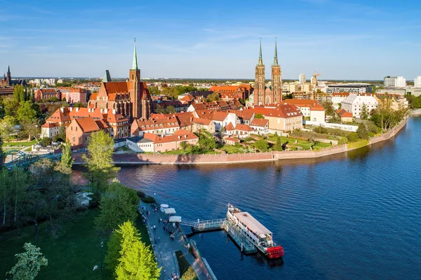 Blick auf die Dominsel von Wroclaw im Sommer.