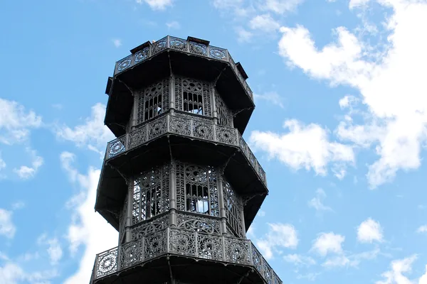 Detailansicht der Turmspitze des Löbauer Berges