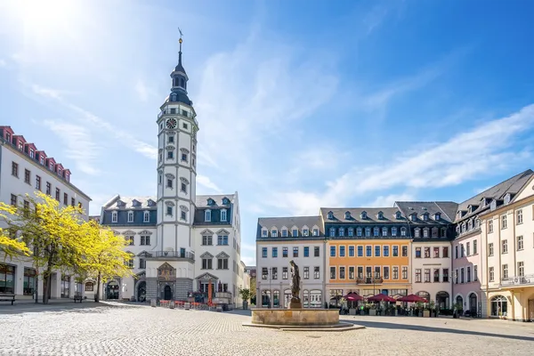 Das Bild zeigt den Geraer Marktplatz mit den Rathaus und seinem wunderschönem Turm.
