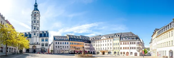 Das Bild zeigt den Geraer Marktplatz mit den Rathaus und seinem wunderschönem Turm.