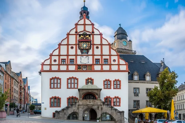 Auf dem Bild zu sehen ist das Alte Rathaus mit seinem wunderschönen Renaissancegiebel von 1548.