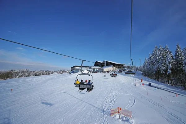 Das Bild zeigt den Skihang in Schöneck beim IFA-Ferienpark