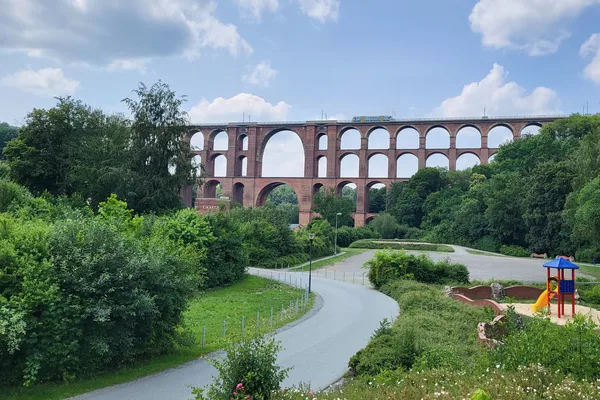 Das Bild zeigt die Göltzschtalbrücke im Vogtland bei Netzschkau.