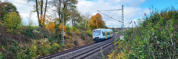 Die Vogtlandbahn zwischen Syrau und Plauen. Fotograf: K. Strauß