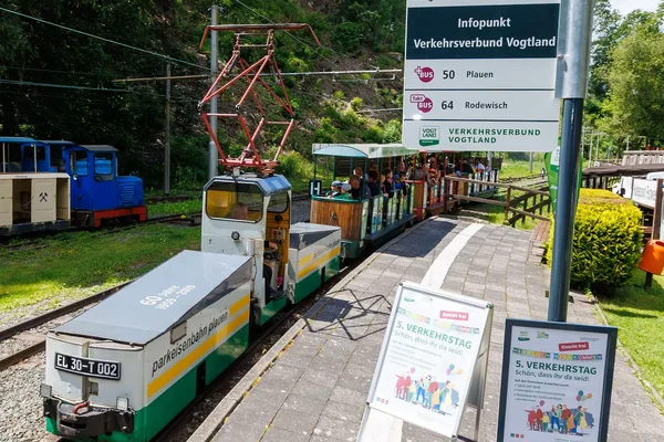 Haltestelle der Plauener Parkeisenbahn zum 5. Verkehrstag in der Syratalanlage.