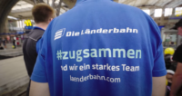 Auf diesem Bild sehen Sie die Rückseite eines T-Shirts der Länderbahn.
