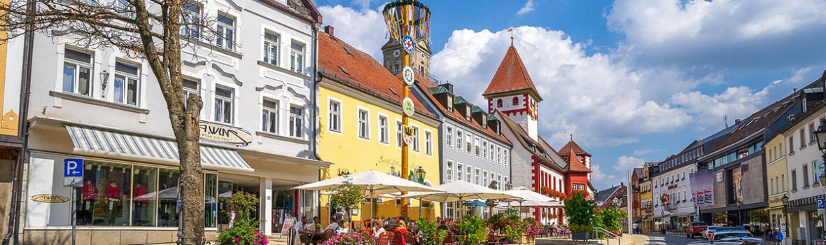Markt mit Maibaum Marktredwitz