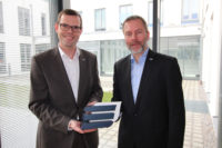 Uebergabe Knoebel Pollety Comp Gerhard Knöbel übergibt Geschäfte an Wolfgang Pollety