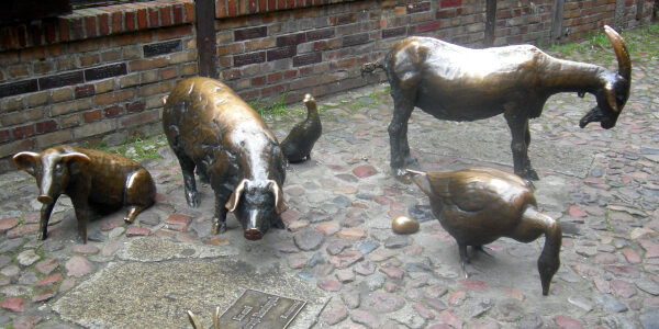 Tierstatuen in der Jatki-Straße in Wroclaw