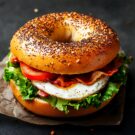 Frühstücksbagel im Restaurant Dinette