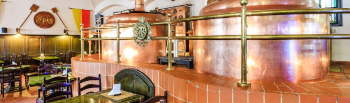 Ansicht von Kesseln in der Minibrauerei Spiż