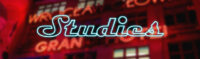 Neon-Wand mit dem Wort "Studies"